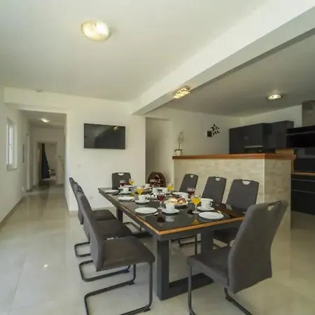 Grski Rat By Guide Vila *