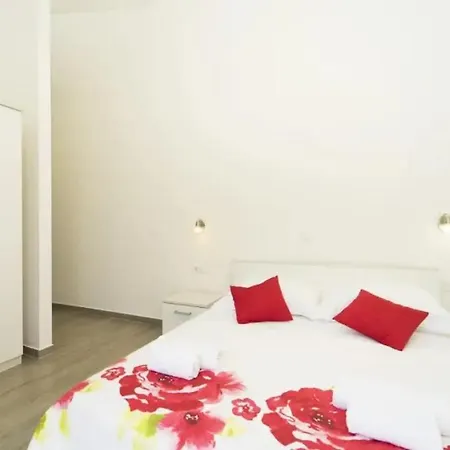 Grski Rat By Guide Vila Prigradica