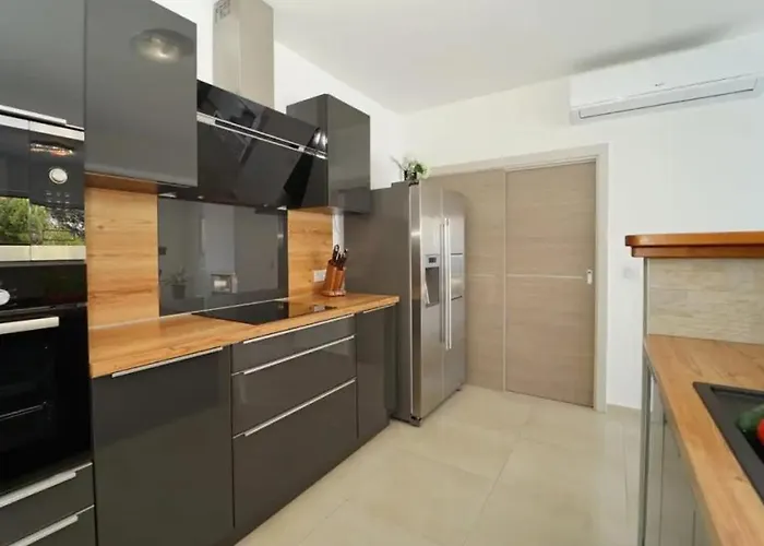 Grski Rat By Guide Villa *