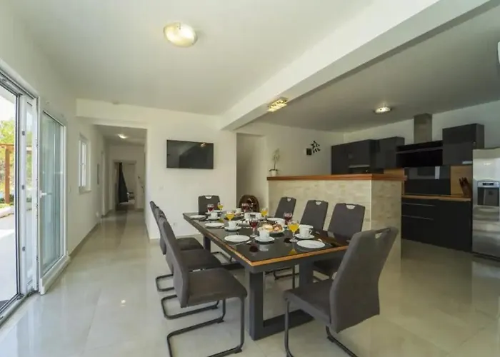 Grski Rat By Guide Villa *